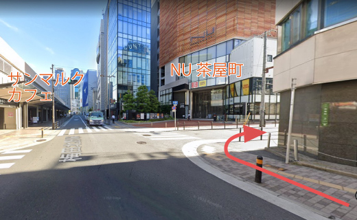 2.阪急三番街の画像で、左手にサンマルクカフェ、右手にNU茶屋町